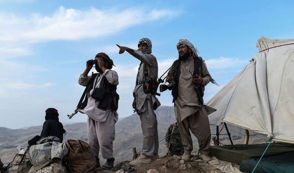 combattants de la milice afghane