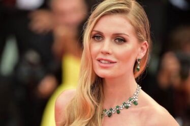 Lady Kitty Spencer épouse le milliardaire Michael Lewis, 62 ans, en Italie – Harry & Wills manquent