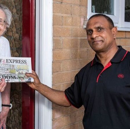 Couronné!  Notre commerçant de super-héros