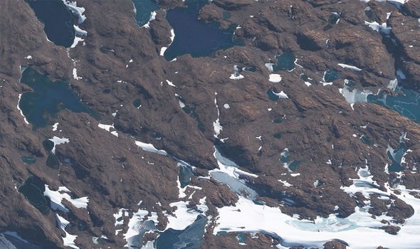Montagnes : Roches, glace et neige le long de la côte de Knox en Antarctique