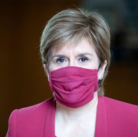 Nicola Sturgeon s'est moqué alors que les propres mots du premier ministre se retournent contre lui après une diatribe furieuse