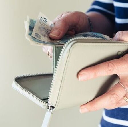 A faible revenu ?  Vous pourriez obtenir un coup de pouce de plus de 1 000 £ - agissez