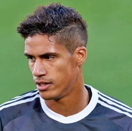 Accord entre le Real Madrid et Man Utd pour Raphael Varane "à quelques heures" dans une nouvelle mise à jour sur les transferts