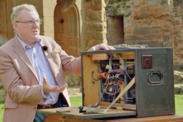 Antiquités Roadshow: une radio espion déguisée en boîte à outils trouvée dans un abri de jardin vaut une somme énorme