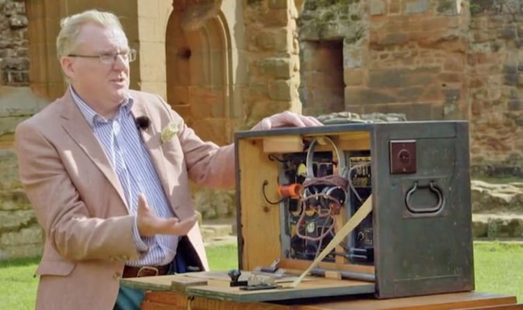 Antiquités Roadshow: une radio espion déguisée en boîte à outils trouvée dans un abri de jardin vaut une somme énorme