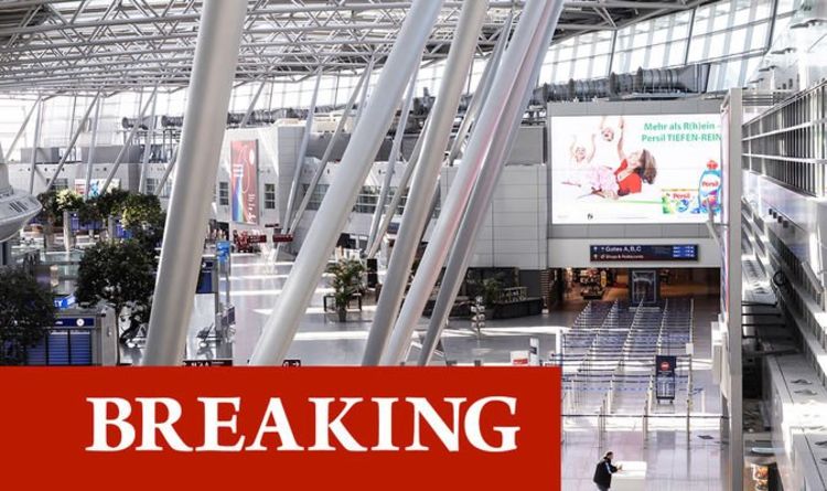 Attaque à l'aéroport de Düsseldorf: un couteau en fuite après avoir été poignardé - chasse à l'homme en cours