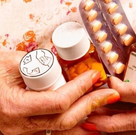 Avertissement sur la pension de l'État alors que l'âge des ordonnances gratuites du NHS pourrait être porté à 66