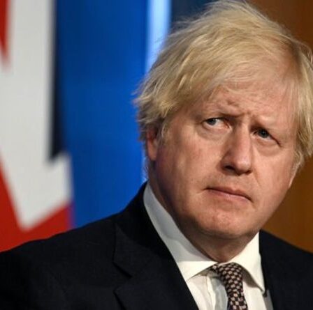 Boris Johnson libère la liberté de Lockdown mais émet un avertissement Covid pour les Britanniques