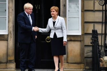 Boris enflamme une rangée furieuse du SNP alors qu'il dépasse la tête de Sturgeon avec un plan radical pour le Brexit