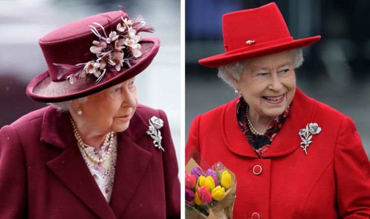 Broches de la reine : l'hibiscus australien représente une relation à la fois avec la nation et la nature