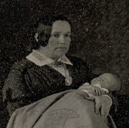 C'est pourquoi les Victoriens étaient obsédés par la prise de photos de parents décédés.