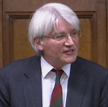 « C'est un piège ! » Les rebelles conservateurs furieux contre Boris et Sunak pour un complot intelligent visant à réduire l'aide étrangère