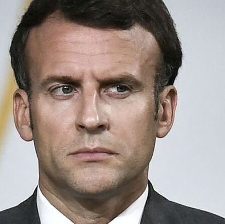 Chaos en France: Macron fait face à des demandes de démission alors que la furieuse manifestation parisienne devient violente