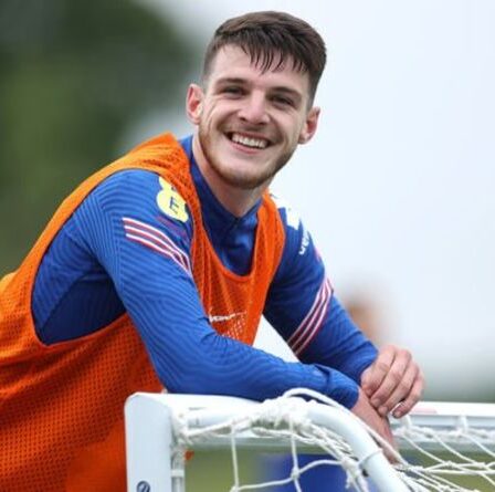 Chelsea apprend le prix demandé par Declan Rice alors que Thomas Tuchel "discute de son déménagement avec le personnel"