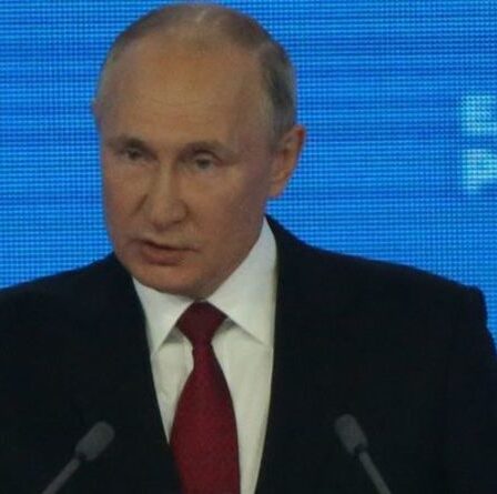 Des tensions éclatent alors que Poutine s'en prend au Royaume-Uni et ordonne aux marins britanniques : « Quittez nos eaux !