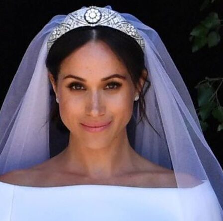 Des trolls cruels disent que la nièce de la princesse Diana "a fait ressembler Meghan à une mariée Primark"