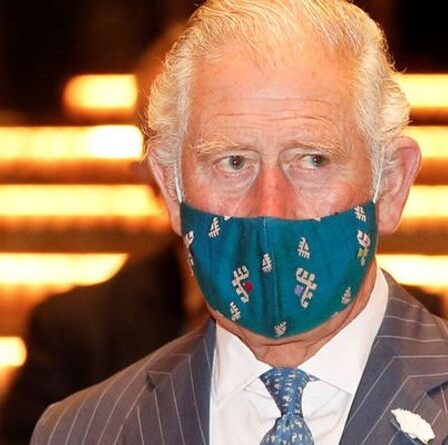 « Dilemme » du langage corporel du prince Charles alors que le futur roi effectue une visite « inhabituelle » – photos