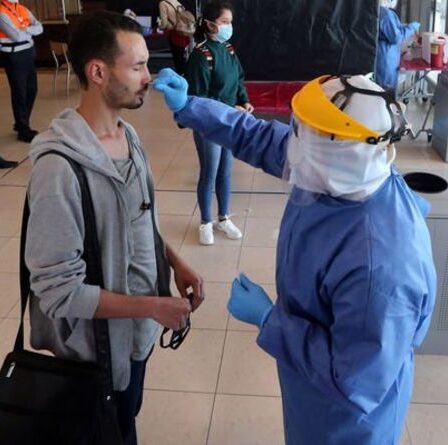 Dois-je quand même passer un test PCR de voyage depuis les pays ambrés ?