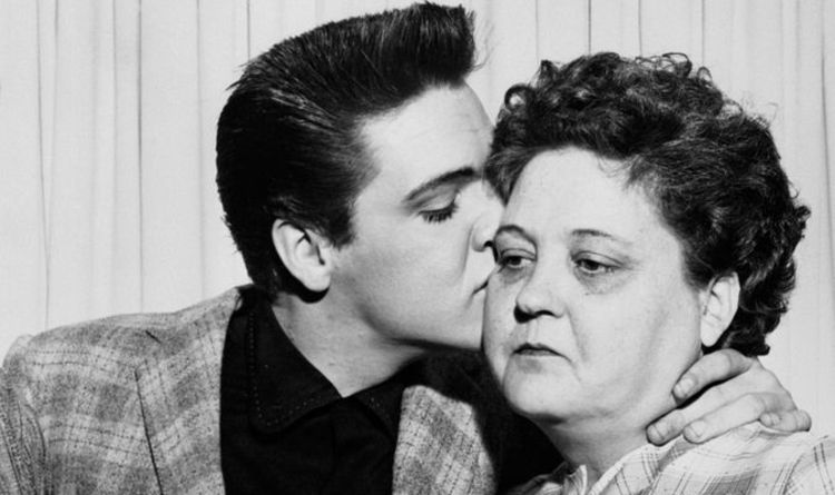 Elvis Presley "a fait regarder sa petite amie dans le cercueil de sa mère décédée"
