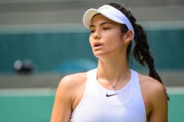 Emma Raducanu a qualifié "la vraie affaire" et comparée à son idole de tennis au milieu de la course de Wimbledon