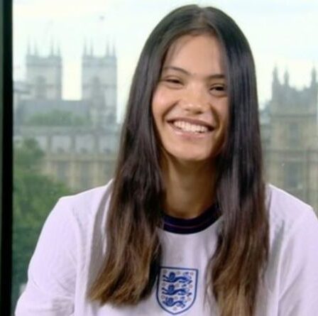 Emma Raducanu fait une prédiction entre l'Angleterre et le Danemark pour l'Euro 2020 après la sortie de Wimbledon