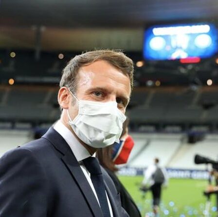 Emmanuel Macron a été hué lors d'un match de football alors que la popularité du président s'effondrait