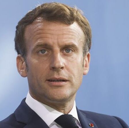 Emmanuel Macron a honte d'un demi-tour embarrassant après l'éruption de violence dans les rues françaises