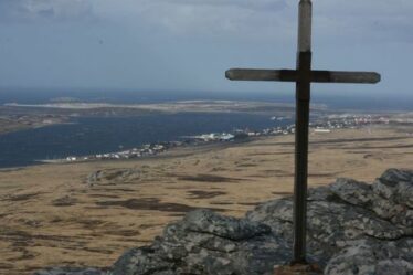 Enquête aux îles Falkland : l'Argentine lance des recherches pour identifier les soldats tués à la guerre