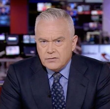 Erreur de la BBC !  Huw Edwards s'excuse après qu'un journaliste ait confondu Bill Cosby avec Bill Clinton