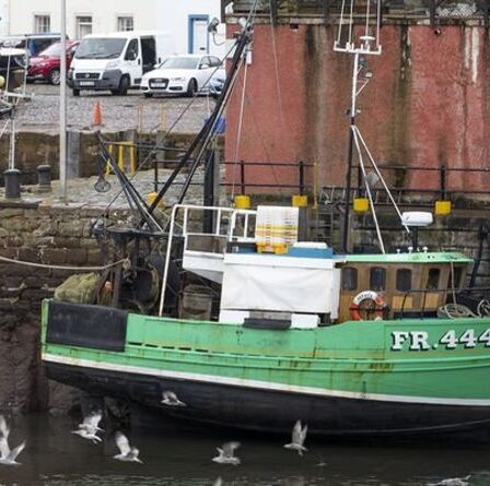 Fishing FURY: les pêcheurs «trahis» «veulent des réponses» alors que la dispute sur le Brexit déborde