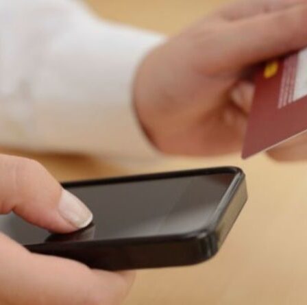 Heartbreak alors que le texte frauduleux de la Lloyds Bank laisse son fils sans «rien pour son anniversaire»