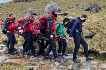 Horreur de la foudre Snowdon: deux femmes frappées sur une montagne galloise - l'une est grièvement blessée