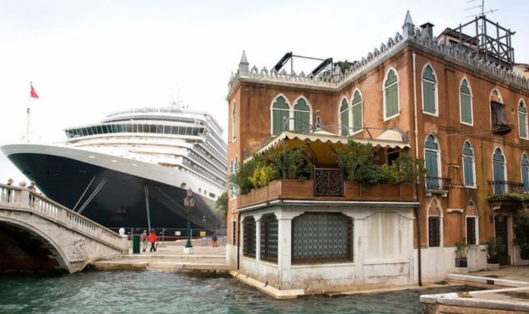 "Il était temps!": Les navires de croisière bannis de la lagune de Venise lors du dernier coup dur des vacances de croisière