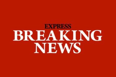 Incendie d'Enfield: 60 pompiers appelés pour un énorme incendie d'entrepôt à Londres - voitures allumées