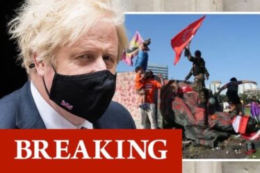 Indigne !  Boris s'en prend aux manifestants qui renversent les statues de la reine – scènes écoeurantes