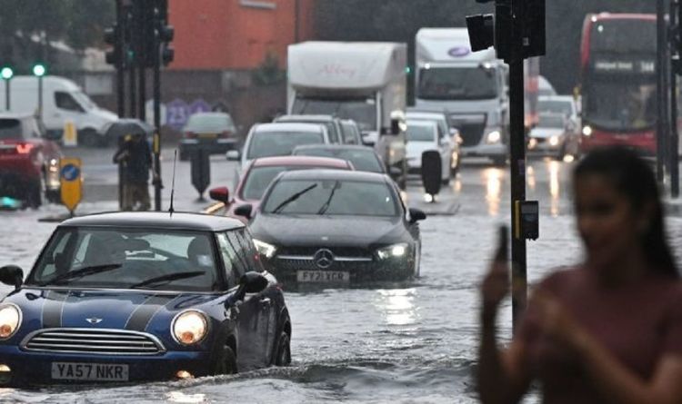 Inondations à Londres : la capitale frappée par un MOIS de pluie en seulement trois heures