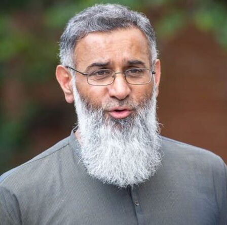 "Je ne pouvais pas aller dans les musées", se plaint Anjem Choudary car il ne peut pas faire sortir sa famille les jours de sortie