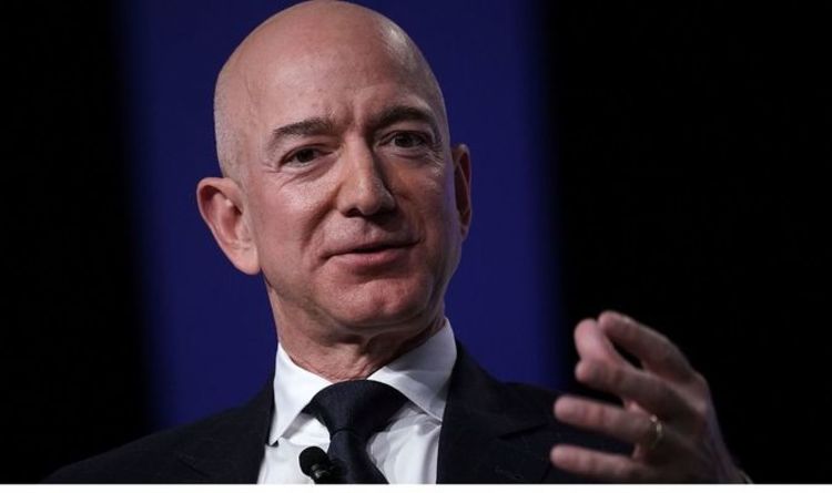 Jeff Bezos « excité » de découvrir comment l'espace le « changera » alors qu'il se prépare à décoller