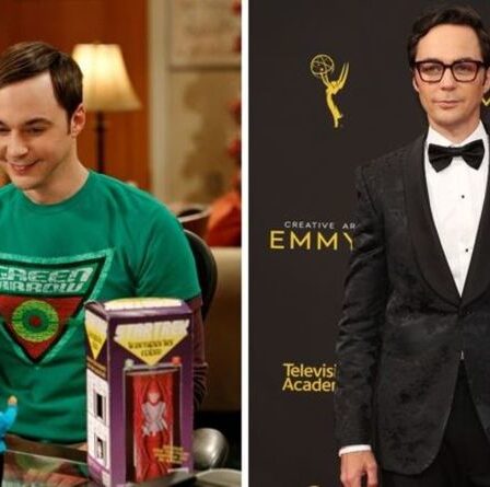 Jim Parsons de Big Bang Theory plaisante sur la foule dans un bêtisier "Je te garde toute la nuit s'il le faut"