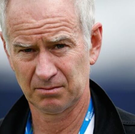 John McEnroe s'en est pris au protocole de Wimbledon de la BBC : "Plus important que de ne pas jurer !"