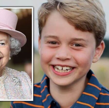 Joyeux anniversaire Georges !  La reine mène la joie de la famille royale alors qu'elle émet un message sincère