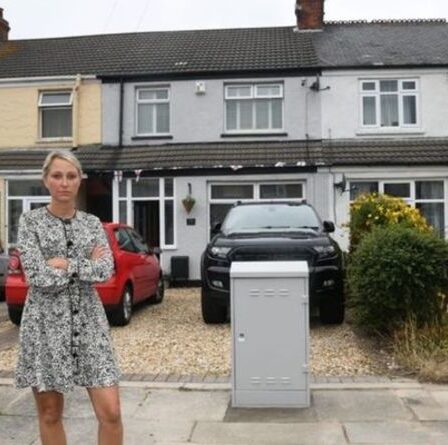 « J'y suis depuis 20 ans ! »  Virgin Media répond à une femme en larmes après avoir bloqué l'allée