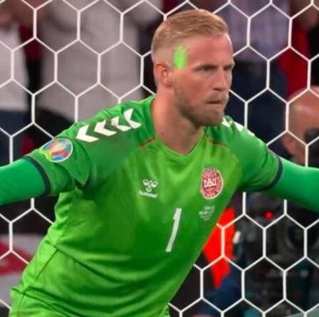 L'UEFA confirme la punition de l'Angleterre alors que la FA découvre une amende pour l'incident du laser de Kasper Schmeichel