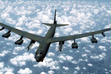 La Russie dépêche des avions de guerre pour intercepter des bombardiers américains au-dessus de la mer de Béring alors que la tension monte
