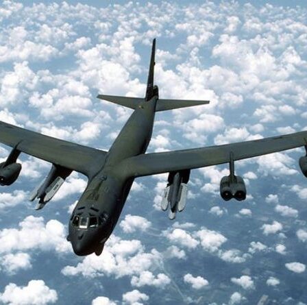 La Russie dépêche des avions de guerre pour intercepter des bombardiers américains au-dessus de la mer de Béring alors que la tension monte