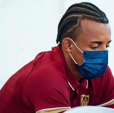 La cible du transfert de Chelsea, Jules Kounde, "se sent mal à l'aise" après avoir conclu un accord de quatre ans