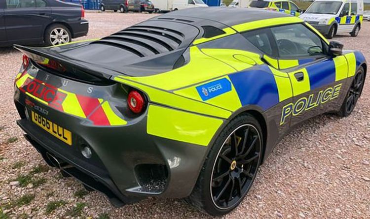 La police montre sa nouvelle voiture de sport de 88 000 £ utilisée pour lutter contre le crime