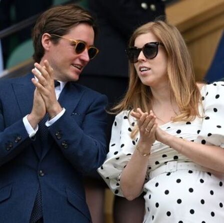 La princesse enceinte Beatrice s'occupe avant la naissance de son premier enfant dans un doux rôle