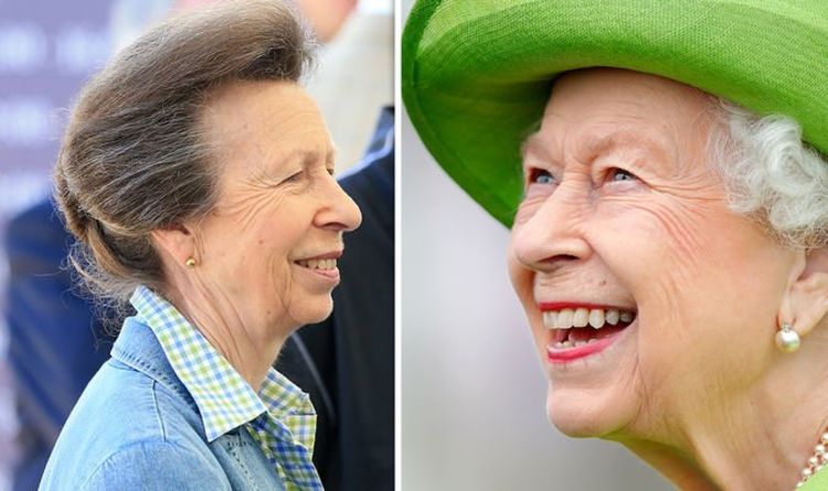 La Reine Elizabeth II Reconna t Le D vouement De La Princesse Anne 