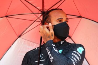 La réponse radio "inhabituelle" de Lewis Hamilton à la pénalité du crash de Max Verstappen